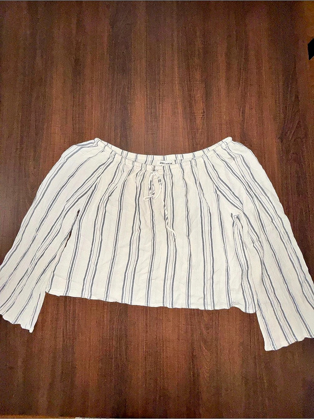 Billabong Striped Crop Top in White & Blue Size Medium Like New
